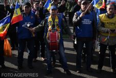 Tárgyalt a kormány és a szakszervezetek a bérekkel és nyugdíjakkal kapcsolatos követelésekről 