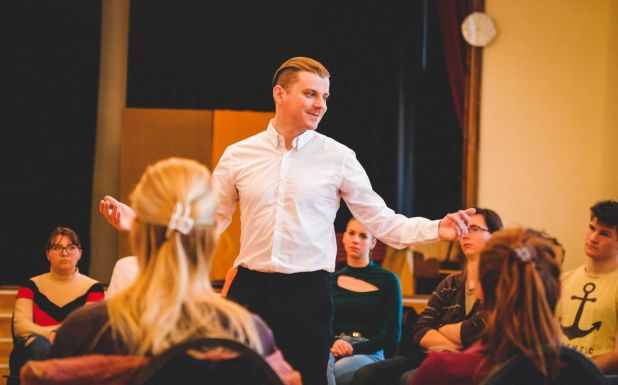 Erdélyi turnén az Osonó Színházműhely József Attila-előadása