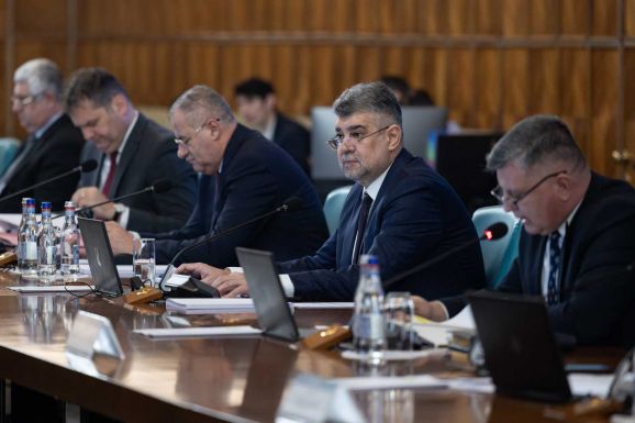 Állami hatóságok összevonásán dolgoznak