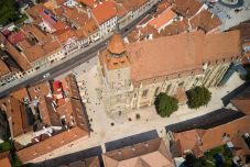 Uniós támogatással újítanák fel a Fekete templom udvarát