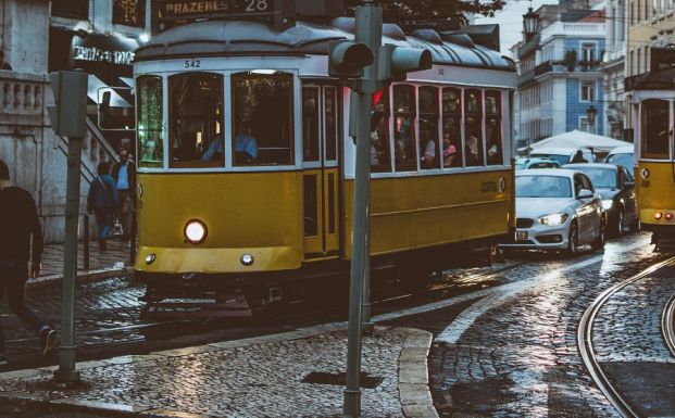 Irányíthatatlanná vált a villamos (VIDEÓ)