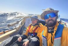 Tankerhajónak kellett kimentenie a rekordkísérletre hajtó magyarokat az óceánon