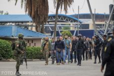 Hazamenekítik Potra zsoldosait Kongóból