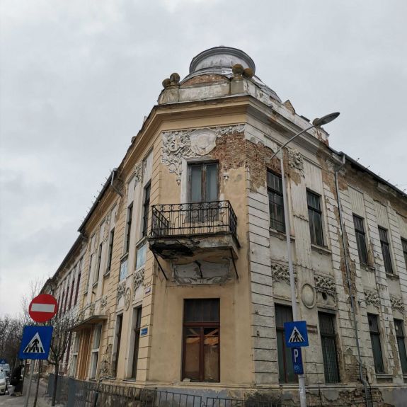 Épületfelújításokat finanszírozó pályázatokra készül Csíkszereda