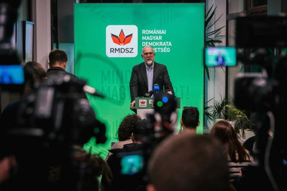 Kelemen Hunor: Nem lehet a szőnyeg alá söpörni a problémákat
