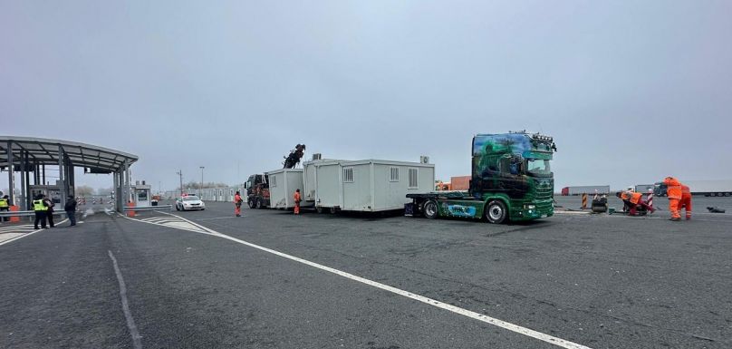 Elbontják a határőrség őrhelyeit Nagylaknál