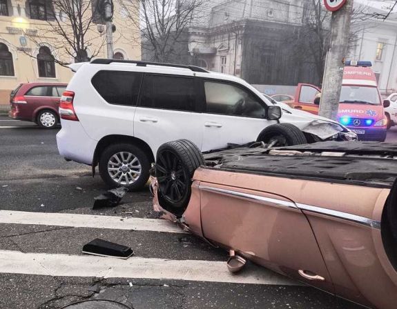 Súlyos baleset: három személy megsérült