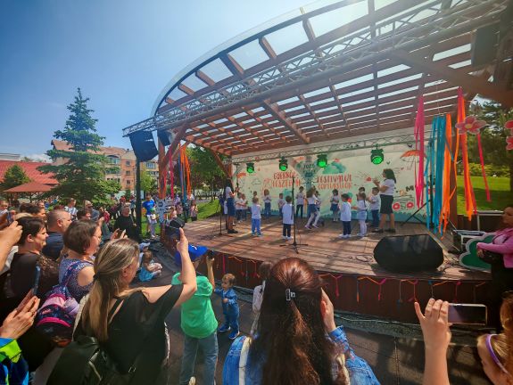 Gyerkőcnap, ahol minden a mosolyról szólt – színes kavalkád a kézdivásárhelyi Wegener Parkban