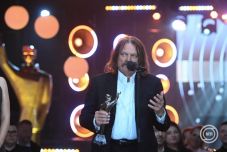 Leslie Mandoki a székelyföldi árvízkárosultak megsegítésére ajánlotta fel a Petőfi Zenei Díjjal járó összeg dupláját