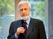 Orbán Viktor jobbulást kívánt a megtámadott Jeszenszky Gézának