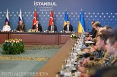 Béketárgyalások: Moszkva szerint hiba lenne gyors döntésekre számítani – A Kreml kemény feltételeket szab, Kijev visszautasítja