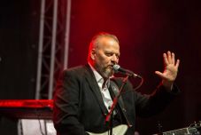 Parajd megsegítéséért szervez jótékonysági koncertet az Ismerős Arcok zenekar