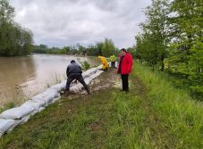 Árvízriasztás 15 megyére: Hargita és Kovászna továbbra is veszélyben