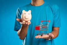 A BNR szakértője a súlyos gazdasági helyzetről: Nem ért addig a takaró, ameddig nyújtóztunk