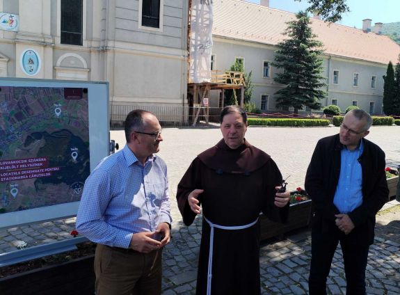 Forgalomkorlátozások, parkolási zónák – praktikus tudnivalók a csíksomlyói búcsúra érkezőknek