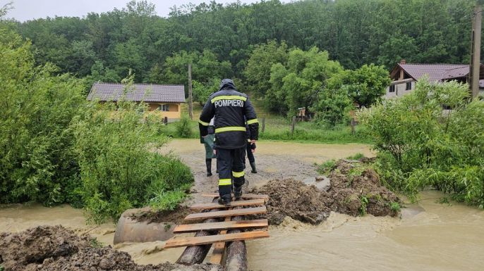 Árvízvédelmi készültség 15 megye folyóira – Hargita megye kikerült a veszélyzónából