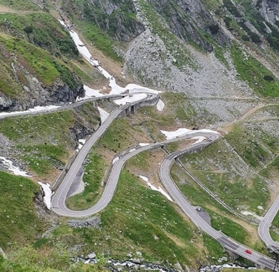 Pénteken megnyitják a Transzfogarast – a kéregető medvékre figyelmeztetnek