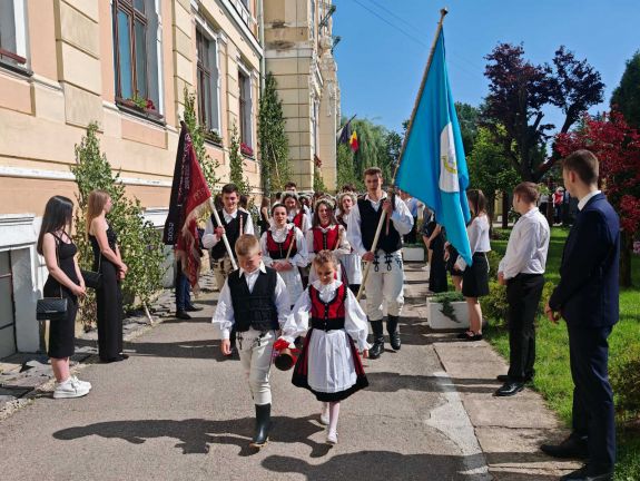 Elballagtak a kézdivásárhelyi Nagy Mózes Főgimnázium végzősei