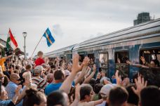 Elindult a Székely Gyors és a Csíksomlyó Expressz Erdélybe – másfél ezer zarándok utazik (VIDEÓ) 