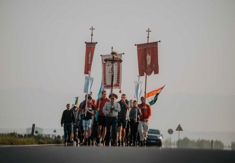 Hittel a szívükben indultak útnak a zarándokok a Hármashalom-oltárhoz (FOTÓK)