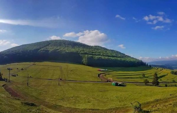 Egy nappal a több százezres tömeg után makulátlan tisztaság a csíksomlyói nyeregben