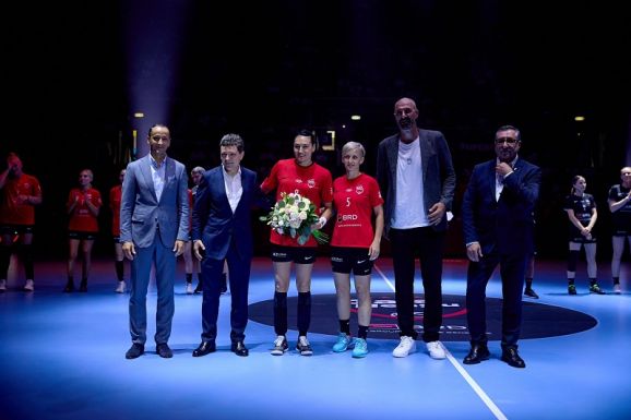 Cristina Neagu: Látványos gálamérkőzésen búcsúzott a sportlegenda – Nicușor Dan is lőtt kapura