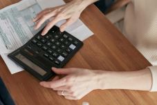 Fix összegű antennapótlékot javasol a munkaügyi miniszter