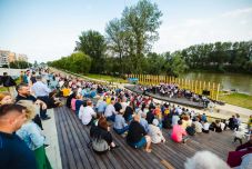 Átadták a felújított Szamos-parti sétányt Szatmárnémetiben