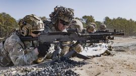 Rekordösszegűre növelné katonai kiadásait az USA