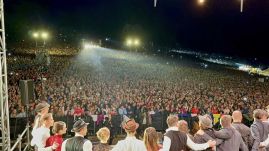 Csillag az égen: ezreket mozgatott meg a Bagossy Brothers Company csíksomlyói koncertje