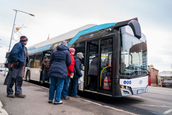 Harminc elektromos busz forradalmasítja a közlekedést Sepsiszentgyörgy térségében