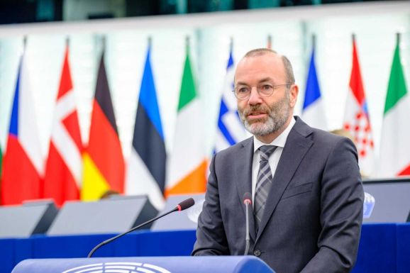 Manfred Weber örül Nicuşor Dan döntésének