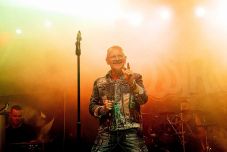 Máréfalva diszpolgára lesz Paksi Endre, majd berobbantják a nyarat