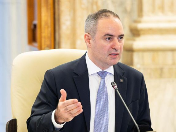 Jövőre is elmaradhat a nyugdíj- és a közalkalmazotti béremelés