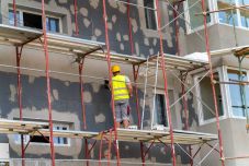 Melegebb otthonok, kisebb számlák: 75 lépcsőházat szigetelnek Sepsiszentgyörgyön