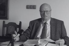 Elhunyt Kincses Előd