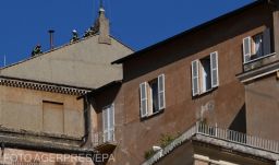 Szentszéki szóvivő: helyi idő szerint szerda este hét óra előtt nem száll fel az első füst