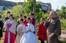 Nemzeti összetartozás: a remény zarándokait vezeti Böjte Csaba a zöldhatáron át