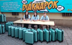 „Ez meseszép lesz”: a székelyudvarhelyi diákok esőben is tudnak napozni