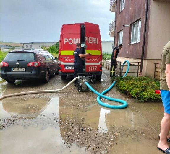 Pincéket, alagsorokat öntött el a víz Kolozs megyében