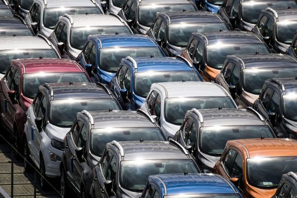 Egyre kevesebb új autót vásárolnak, a használtak piaca nagyon pörög