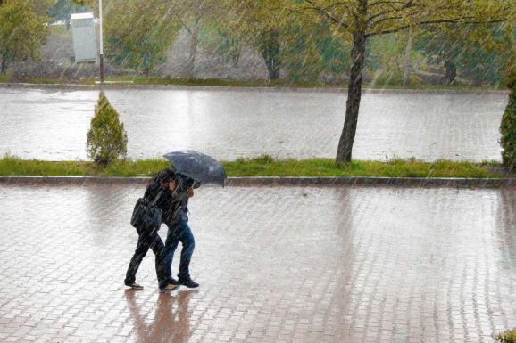 Elsőfokú figyelmeztetés érvényes szerdára is felhőszakadások miatt