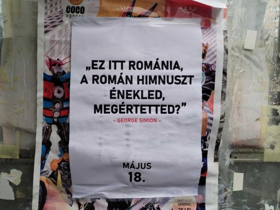 Megbírságolták a csíkszeredai Simion-idézetes plakátok kiragasztóit
