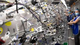 Közel 700 dolgozót bocsátanak el egy hazai autóalkatrész gyárból