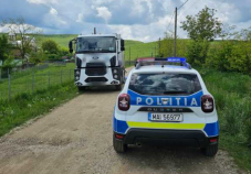 Leestek egy szekérről, majd elgázolta őket egy teherautó – egy gyermek és egy nő meghalt