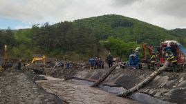 Napok óta tart a küzdelem Parajdon – éjjel-nappal dolgoznak a víz elvezetésén (VIDEÓ)
