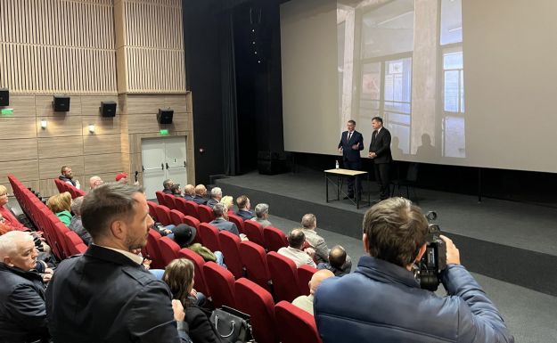 Átadták a szászrégeni felújított Patria mozit 