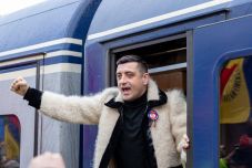 Merünk-e maradni ebben az országban, ha Simion nyer? – erdélyi magyarok a választások tétjéről