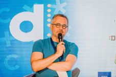 Kiállítása nyílt Barabási-Albert Lászlónak