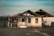 Újabb AUR-os „marketingstratégia” – államosítanák az üres lakásokat, hogy 1 lejért osztogassák